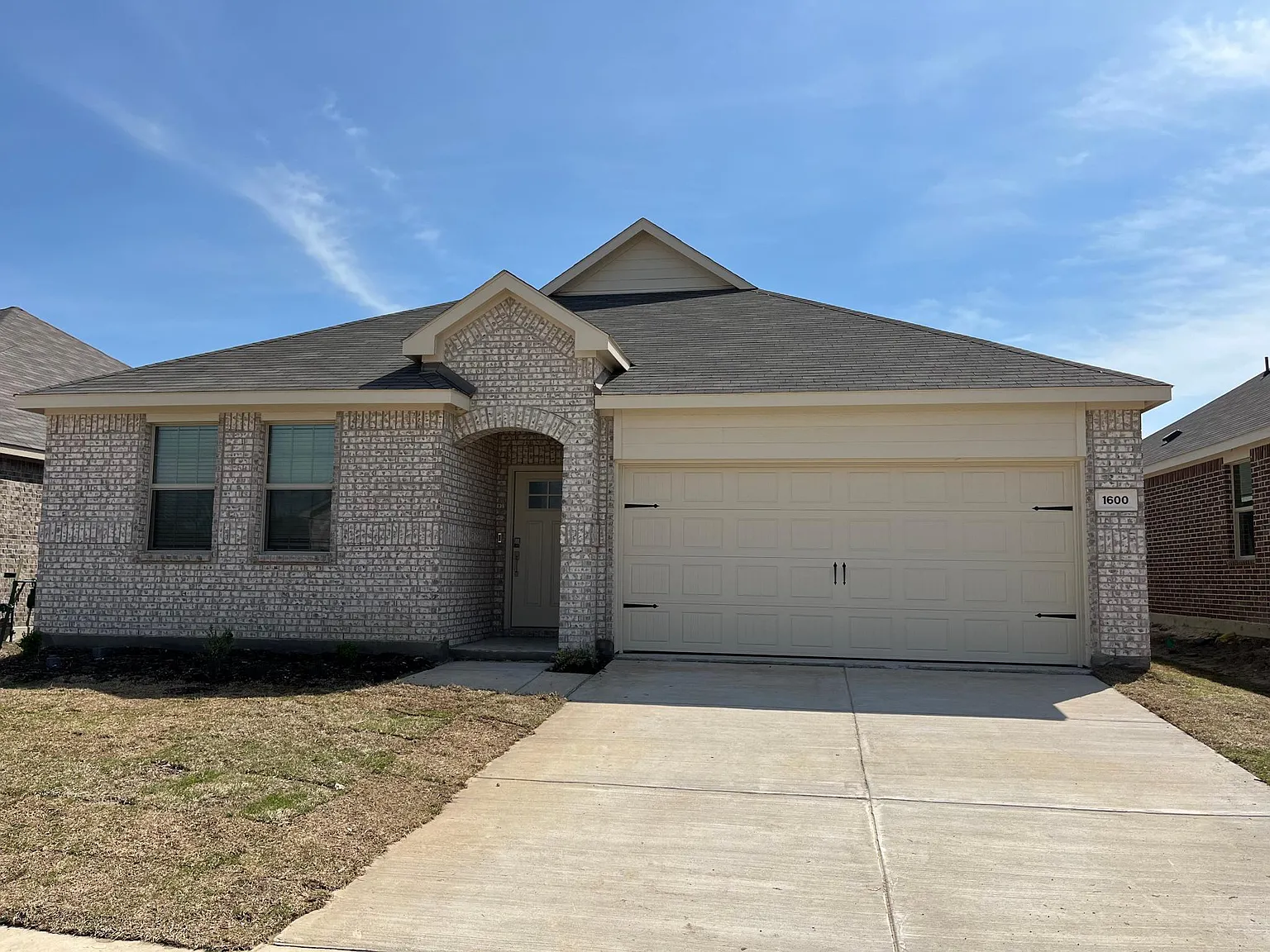 4 bed, 1996 sqft, $2,800 — Photo 1