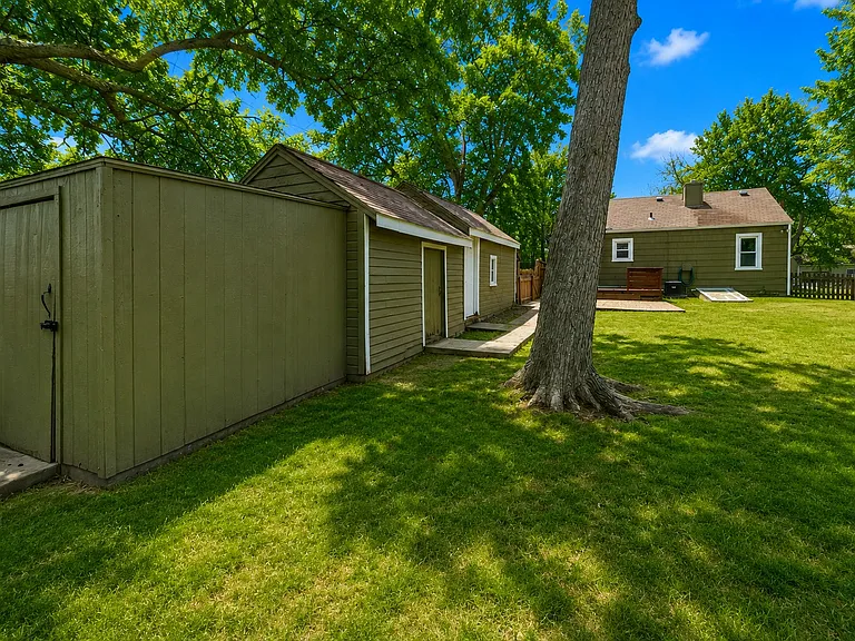12759 Circle Dr — Photo 17