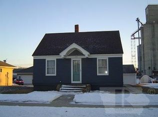 1204 1st St, Hull, IA 51239