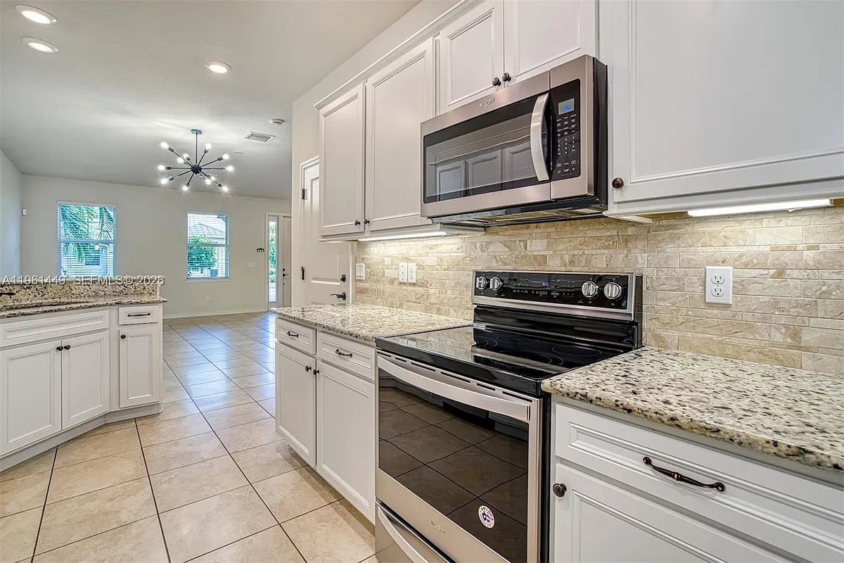 Building Photo - 5060 Eucalyptus Dr #2