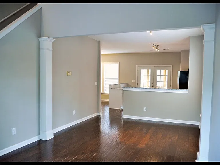10905 Wittenridge Dr — Photo 2