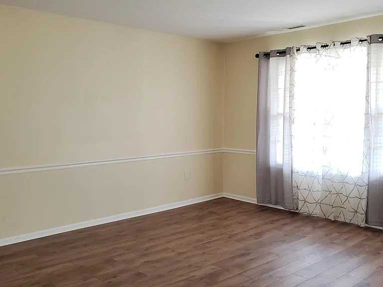 17 Fieldstone Dr — Photo 2