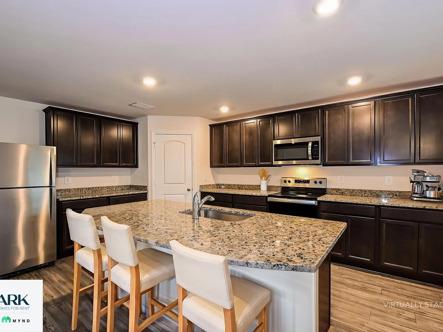 5 bed, 3.0 bath, 1984 sqft, $2,799 — Photo 3