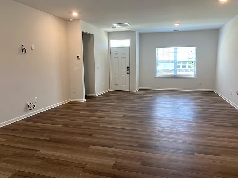 302 Sagecroft Ln — Photo 4