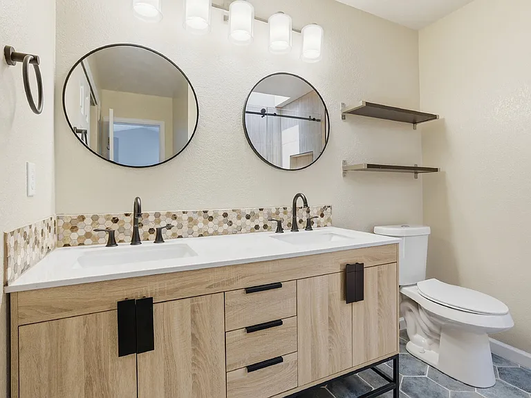 241 N Quari St — Photo 19