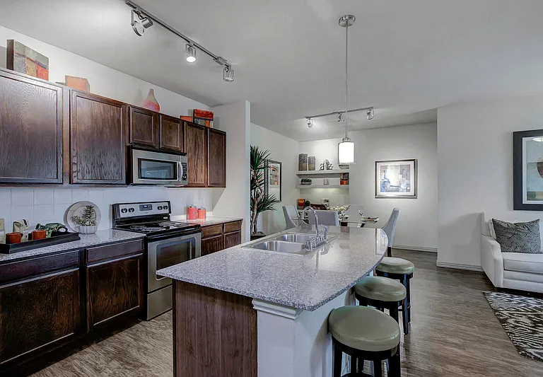 Summercrest Burleson Apartments — Photo 2