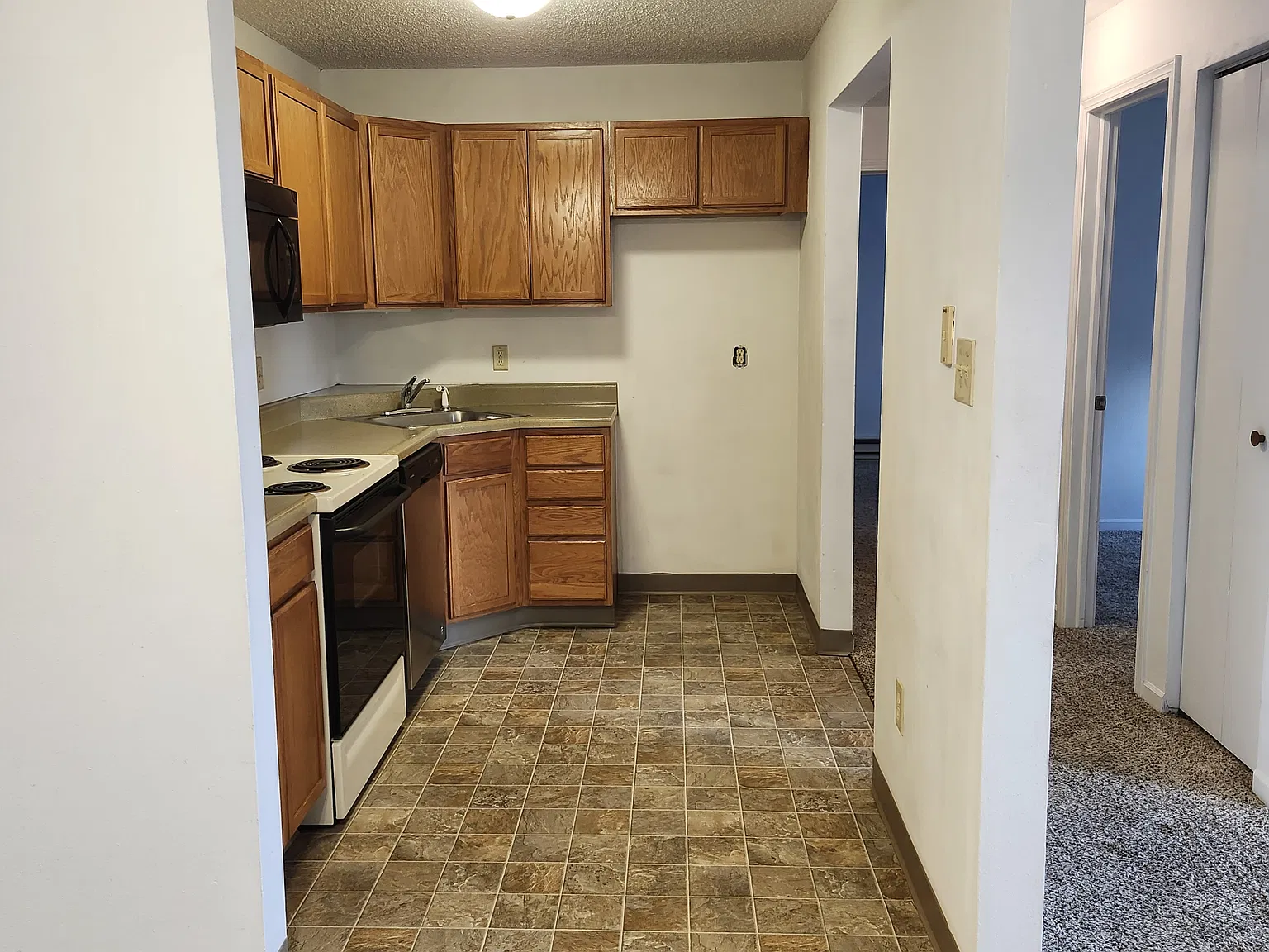 2104 Lincoln Avenue - 3F — Photo 3
