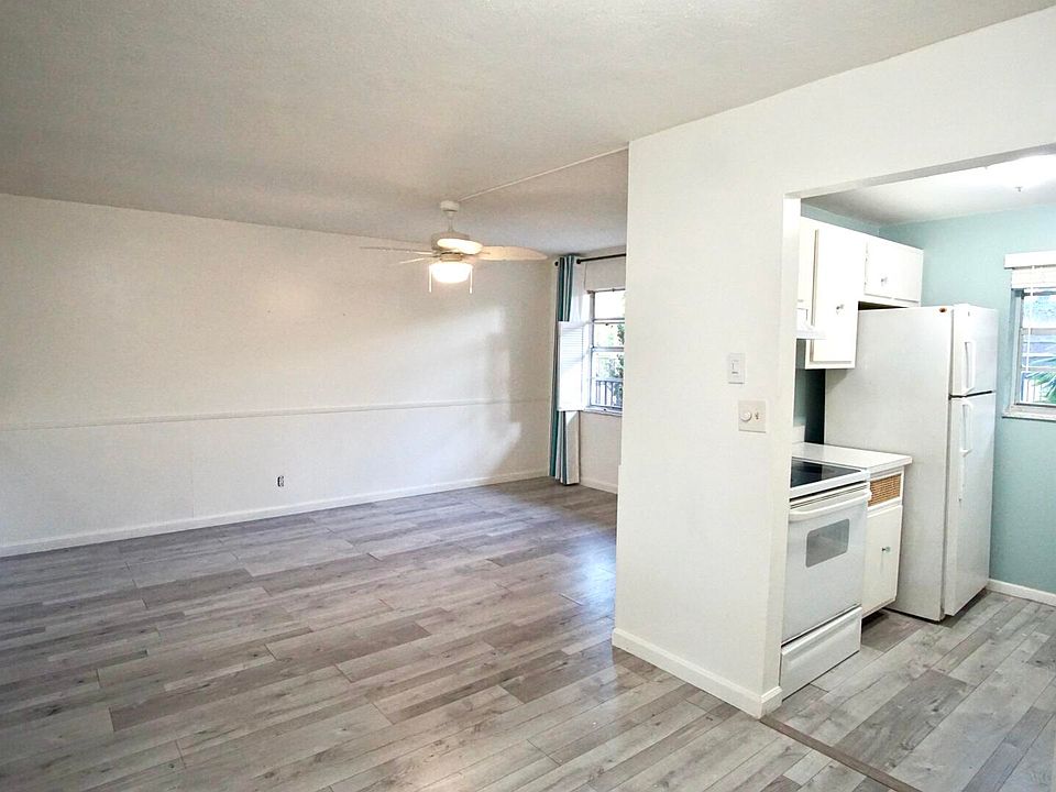 1st image of 205 NE 3rd St APT 203