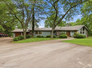 8475 Knox Rd, Clarkston, MI 48348