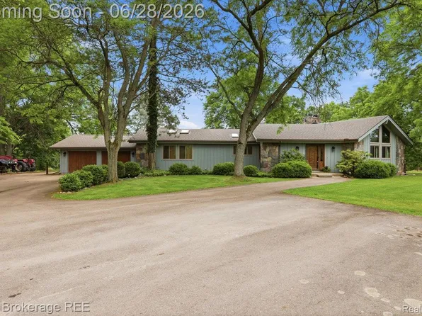 8475 Knox Rd, Clarkston, MI 48348