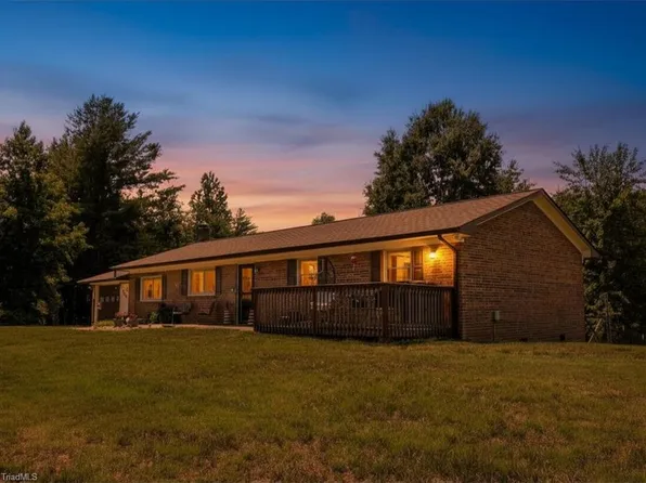 5736 Davis Rd, Walkertown, NC 27051