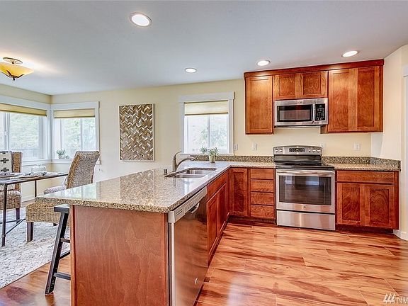 2nd image of 2033 Soundview Dr NE