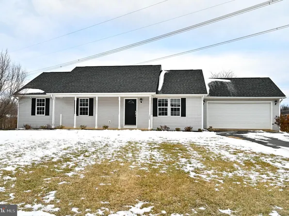 144 C Edward Ln, Charles Town, WV 25414
