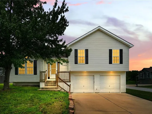 11902 E 213th Ter, Peculiar, MO 64078