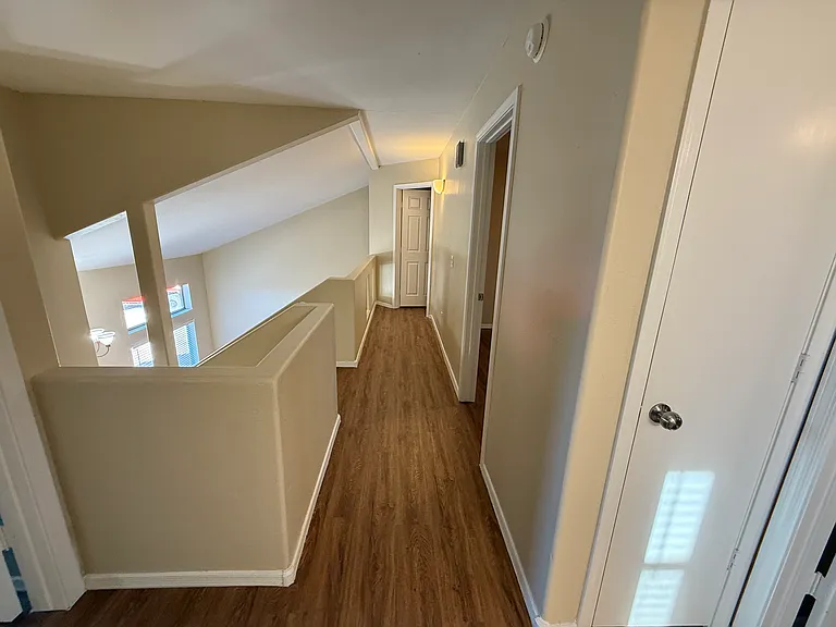 1457 E 10th Pl — Photo 10