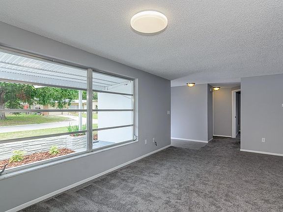 3rd image of 3518 Bradford Dr