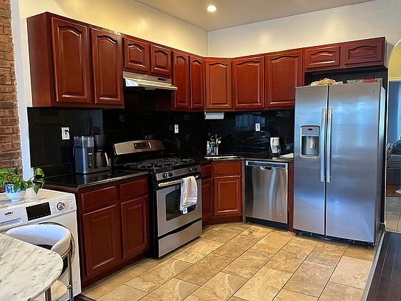 4th image of 928 Fulton St Unit 3