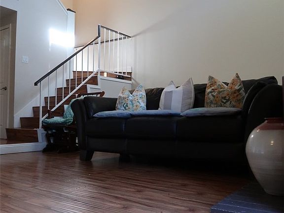 3rd image of 11810 Los Alisos Cir