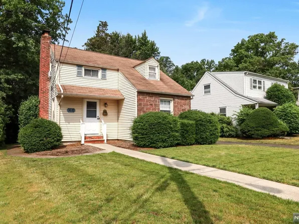 16-12 Well Dr, Fair Lawn, NJ 07410