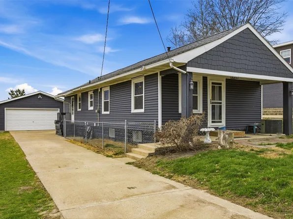 2642 Fruitland Blvd SW, Cedar Rapids, IA 52404