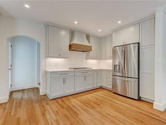 5th image of 105 W Avondale Dr