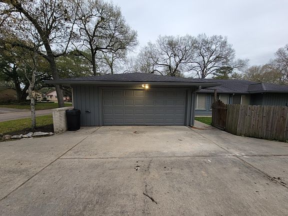 4th image of 4002 Rolling Green Dr
