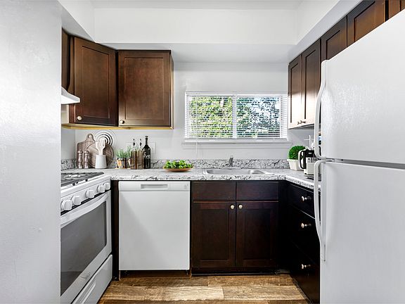 3rd image of 8808 Three Chopt Rd #205