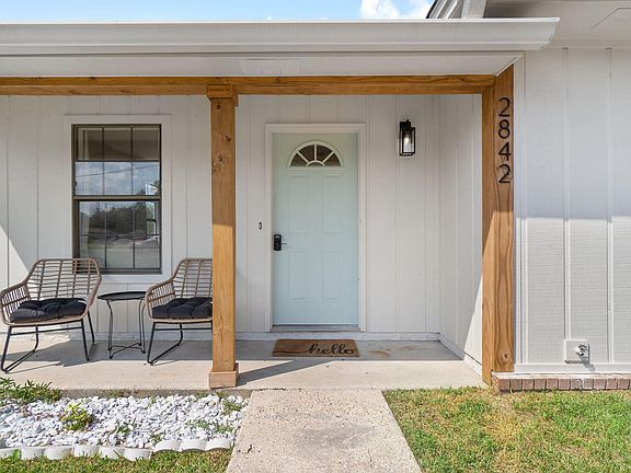 4th image of 2842 Villa Woods Circle Includes #&-2844
