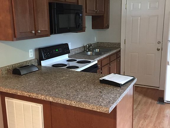 5th image of 1709 Johnson Dr
