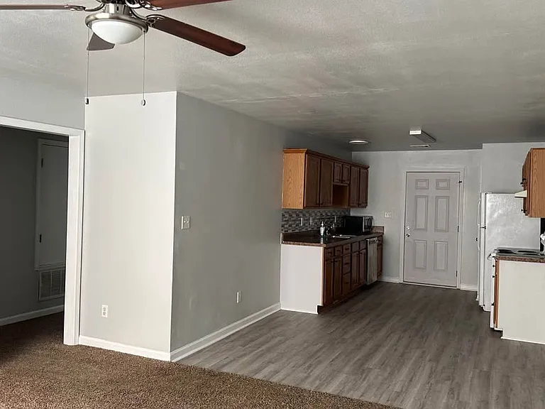 3205 Ludwig St — Photo 2