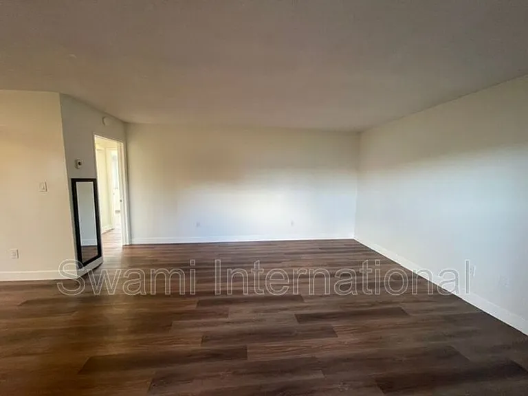 633 E 97th St #1 — Photo 6