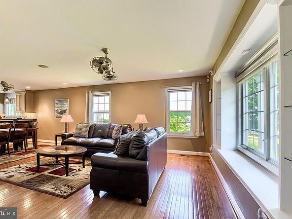 3rd image of 4205 Somerset Ln