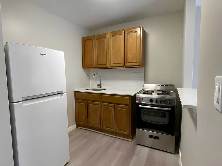 12-105 Willard St #104 — Photo 2