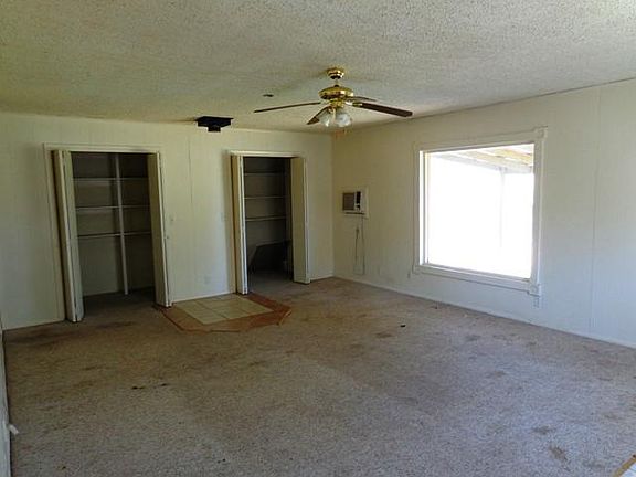 3rd image of 1207 N Market Ave