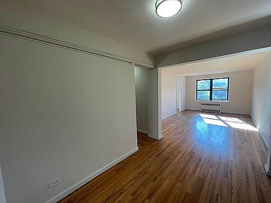 1st image of 141-05 Pershing Cres #2CC