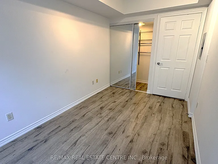 250 Wellington St W #1729 — Photo 9