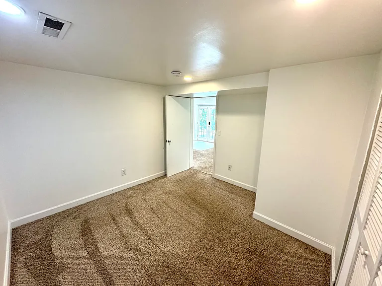 567 Whispering Hills Dr #B — Photo 18