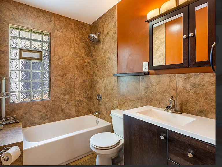 129 Saint James Pl — Photo 19