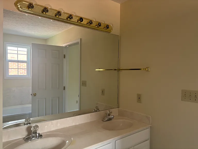 1116 Benjamin Ln — Photo 23