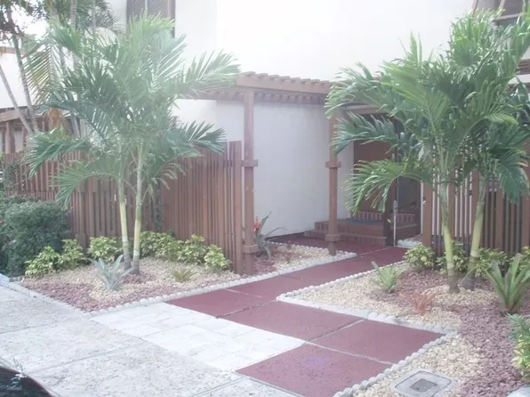 11010 Clubhouse Rd, Pembroke Pines, FL 33026