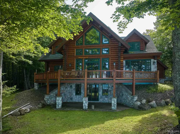 9920 Shore Dr, Au Train, MI 49806