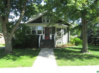 1009 6th St, Sheldon, IA 51201