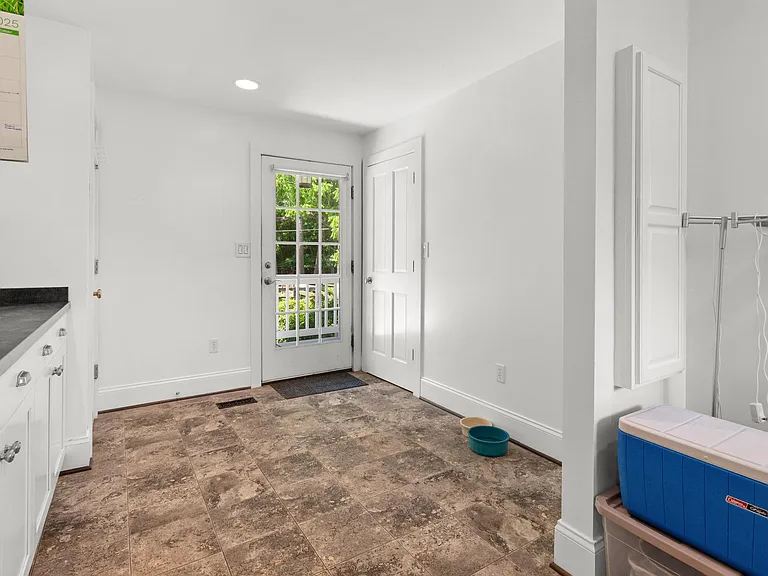 5523 White Hall Rd — Photo 14