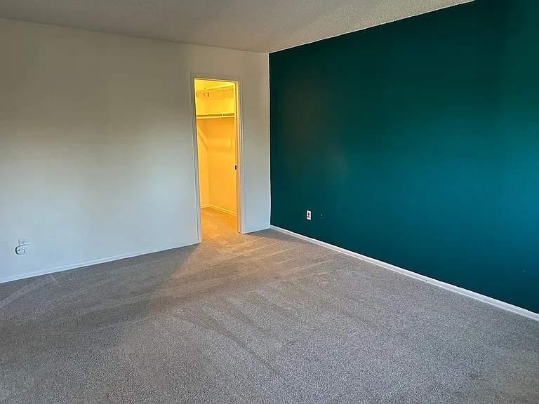 840 W Linden St — Photo 15