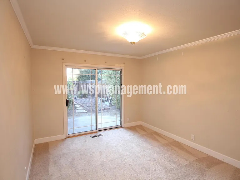 921 Monica Ln — Photo 9