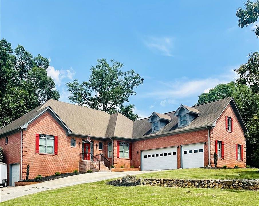 1st image of 260 Emily Dr SW