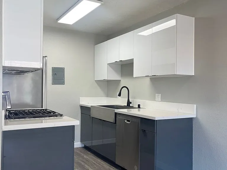 Park Apartments-Beautiful recently renovated — Photo 3