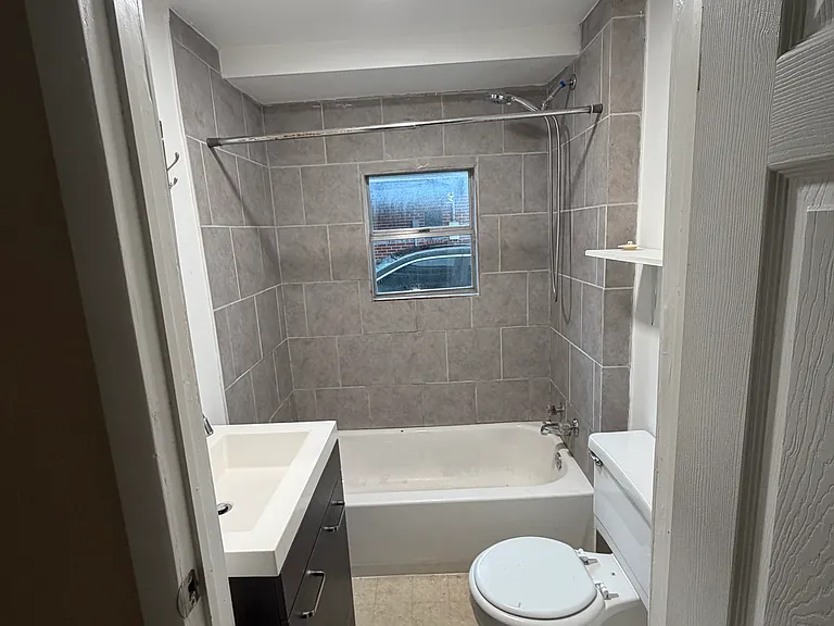 1008 Hunters Meadow Ln — Photo 3