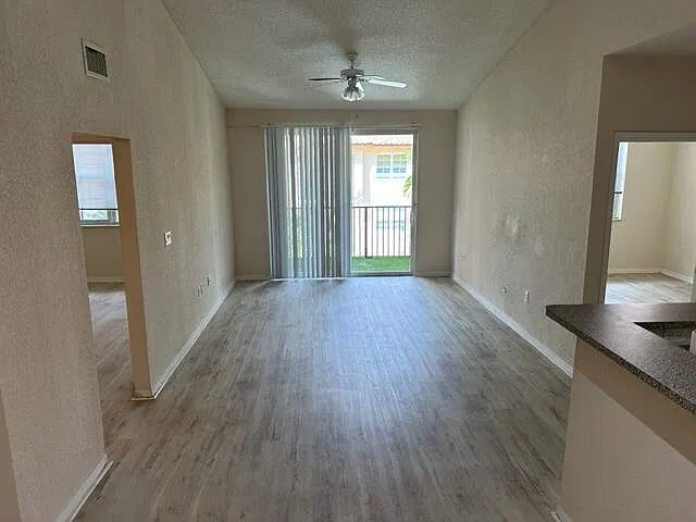 2 bed, 1071 sqft, $2,500 — Photo 3