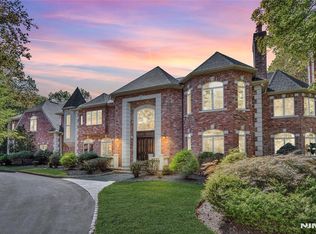 14 Werimus Brook Rd, Saddle River, NJ 07458